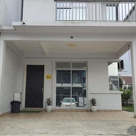Homestay Greenway Pasir Gudang Exterior foto